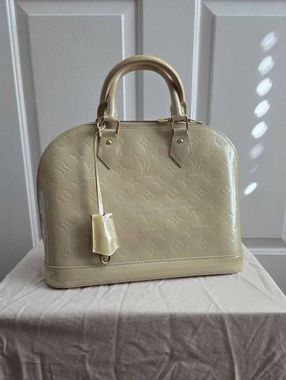 Louis Vuitton Blanc Corail Vernis Alma PM - Cream/Beige Satchel